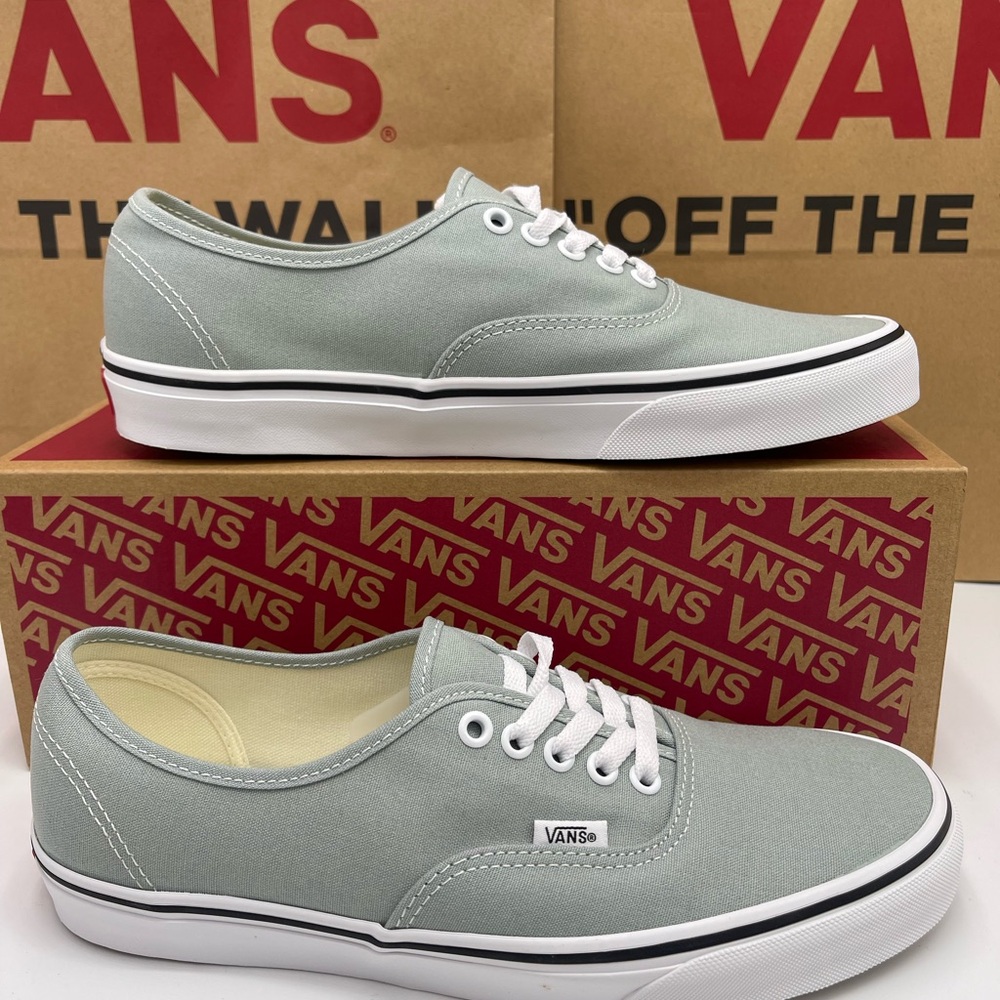 Vans Men’s Lt Gray Canvas Authentic Color Theory Pure Grey
VN000D7YEPO Sneakers